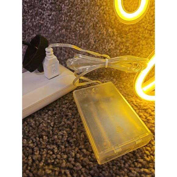 Enuoli Neon Banana Led Light. Hanging. Plastic - Picture 2 of 5
